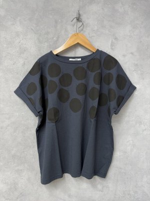 画像1: NATURAL LAUNDRY  　空紡天竺　リンゴpt Tシャツ　　980：チャコール　サイズ2 (1)